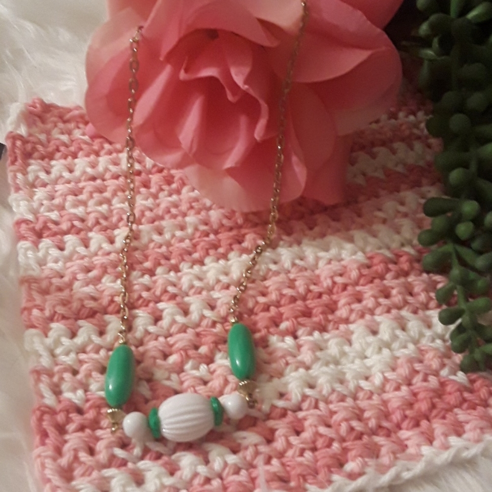 PRICE DROP TODAY BEAUTIFUL VTG NECKLACE